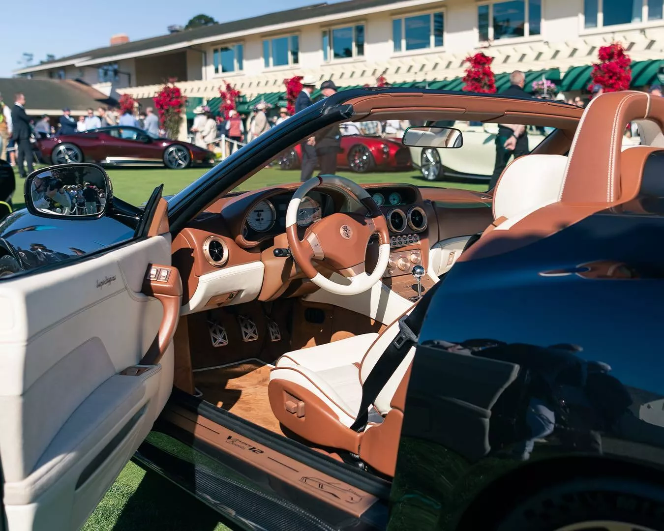 Touring Superleggera V12 Veloce Aperta